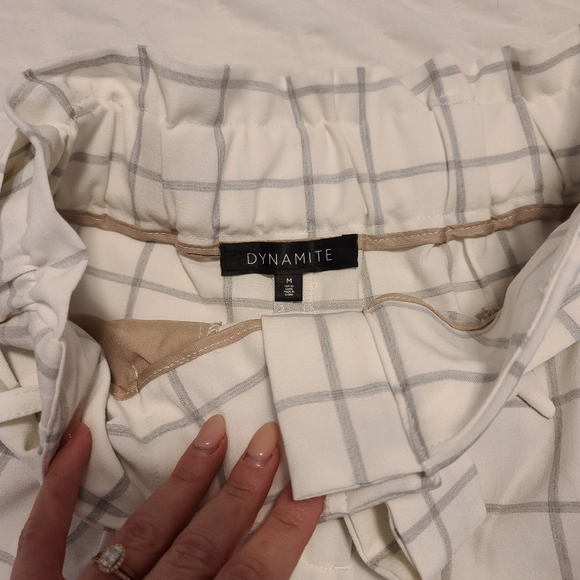 DYNAMITE WHITE SHORTS - Picture 4 of 4